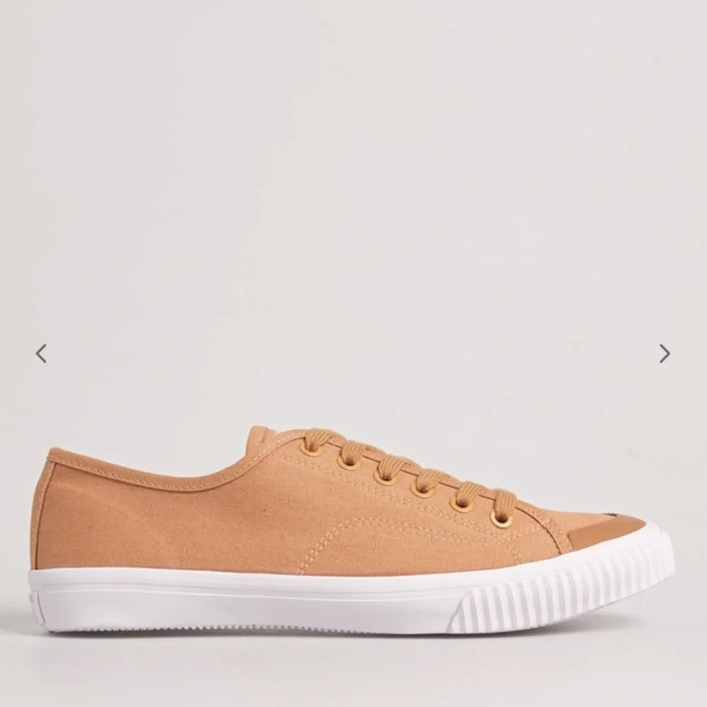SUPERDRY
Low Pro 2.0 Lace-Up Sports Shoes - Picture 3 of 11